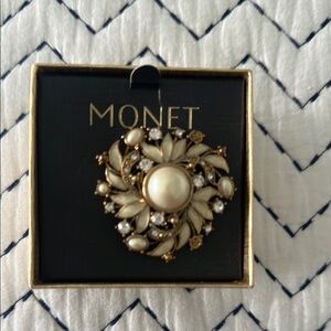 Monet Gold and Cream Floral Brooch
